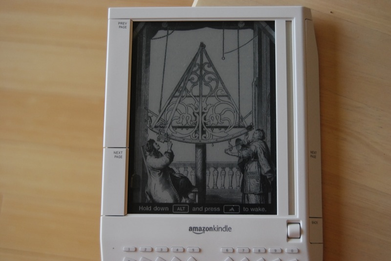 Illustration for article titled Amazon Kindle Real-Life Review (Verdict: Lightweight, Long Lasting and Easy to Grip... In Bed)